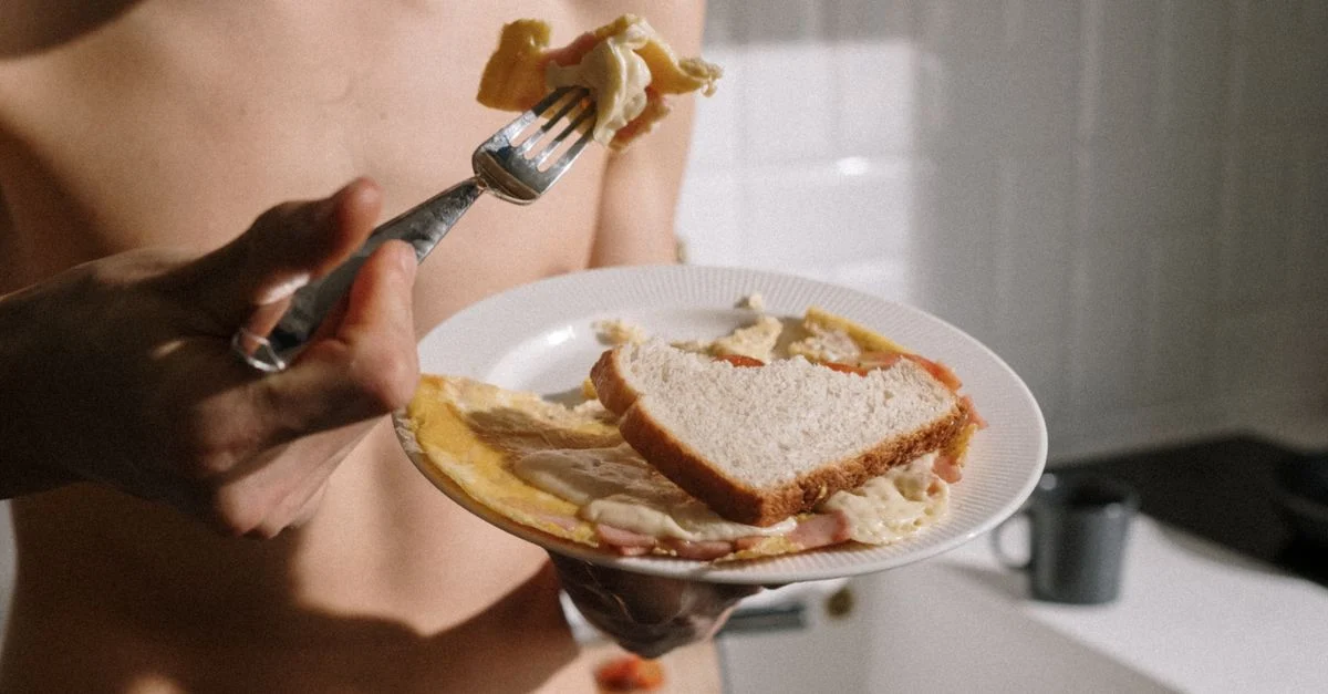 Omlet z szynką z kurczaka i pieczarkami